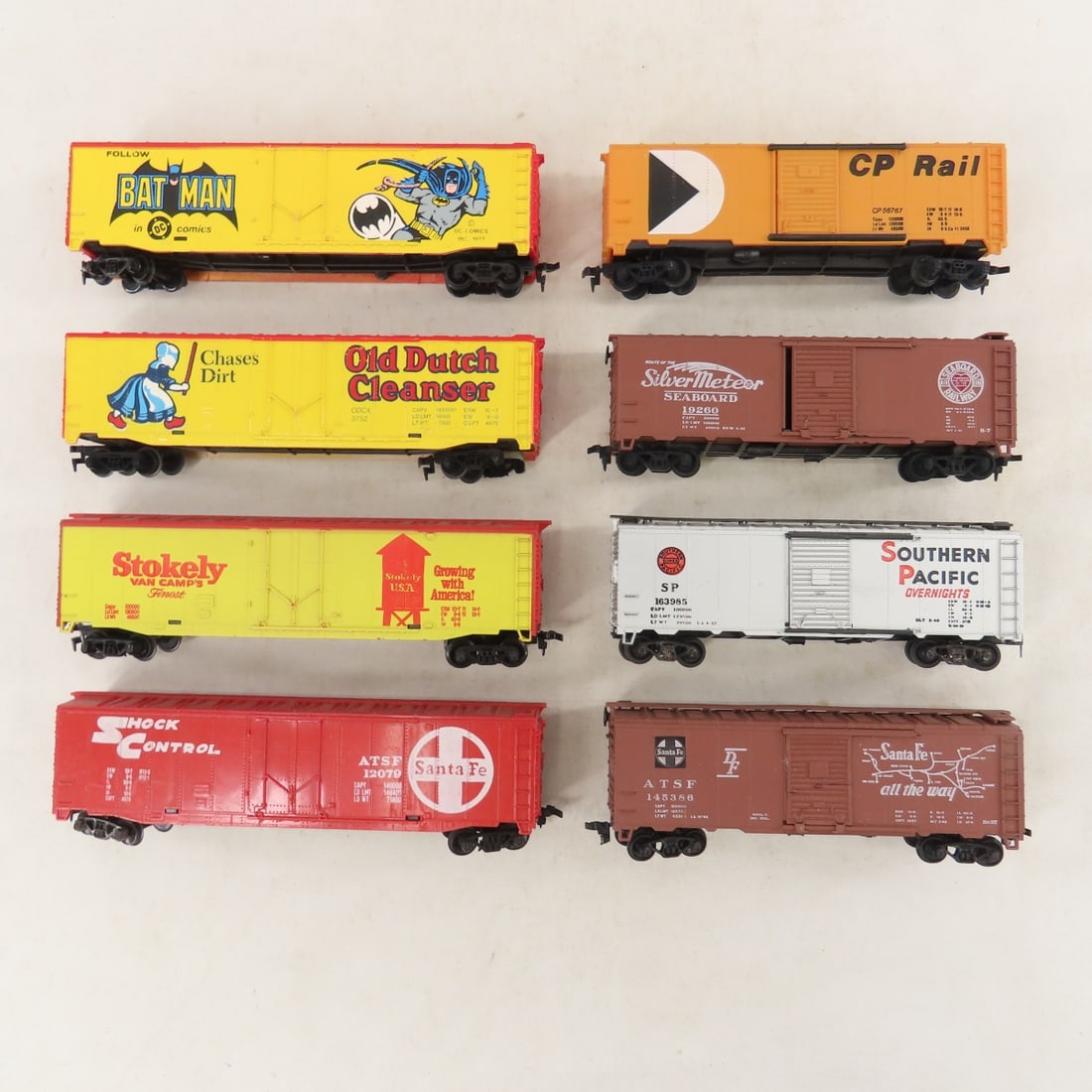 Santa Fe Engines and Loose HO Train Cars - 7