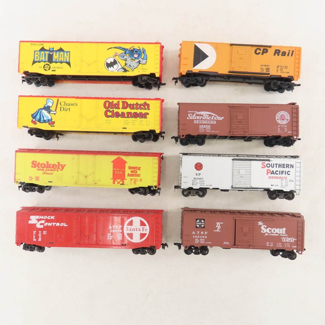 Santa Fe Engines and Loose HO Train Cars - 8