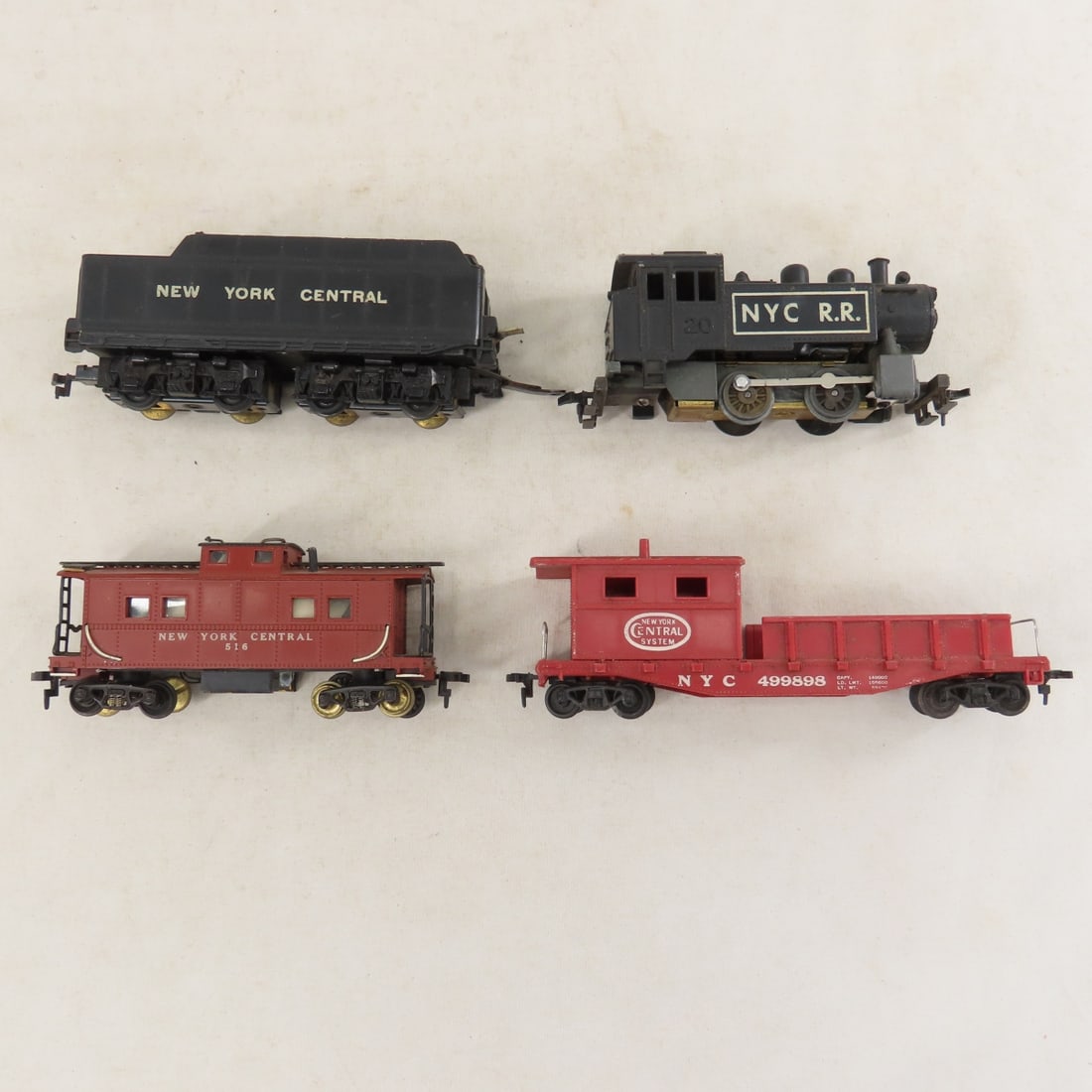 NYC, NH and Penn Engines & Assorted Loose HO Cars - 5