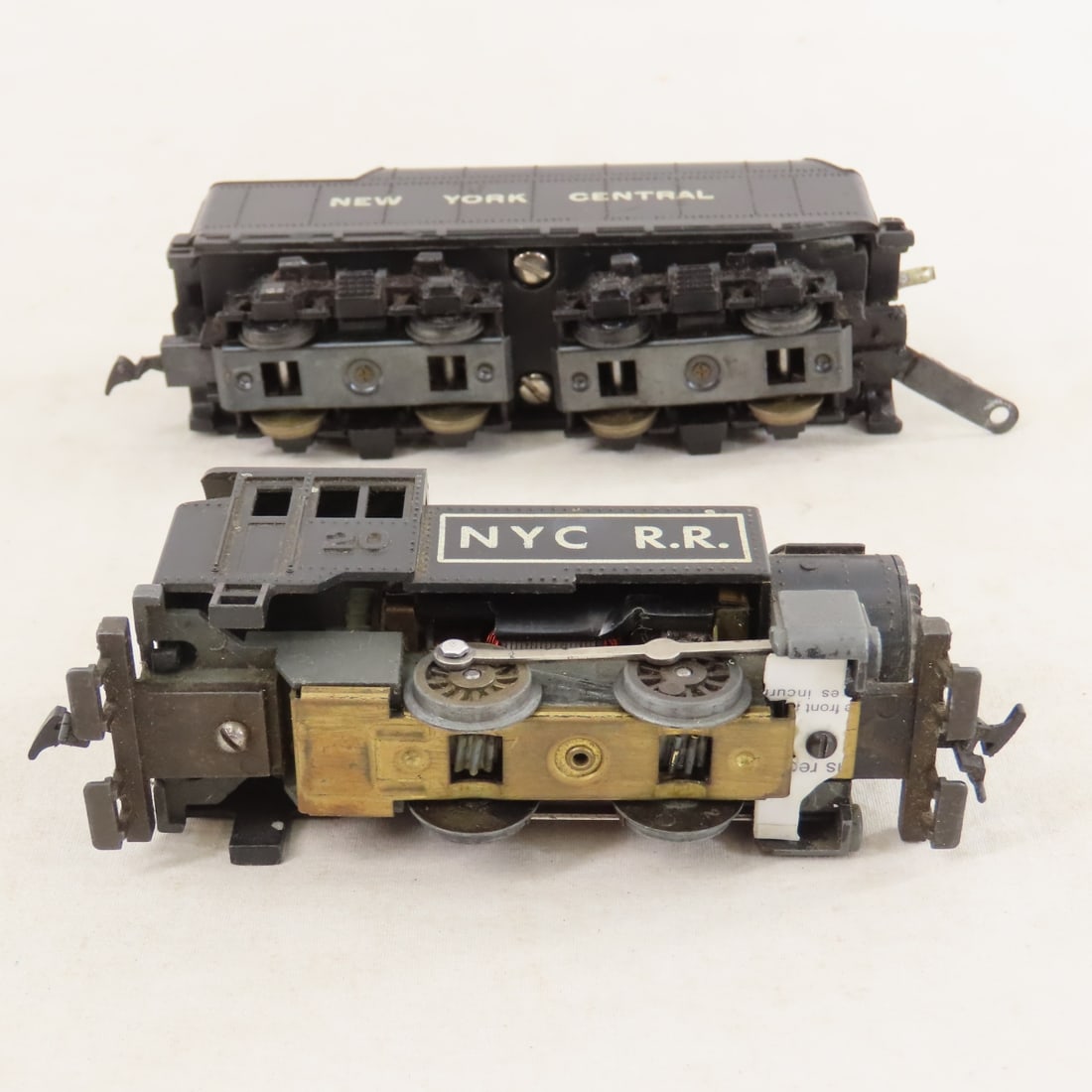 NYC, NH and Penn Engines & Assorted Loose HO Cars - 7