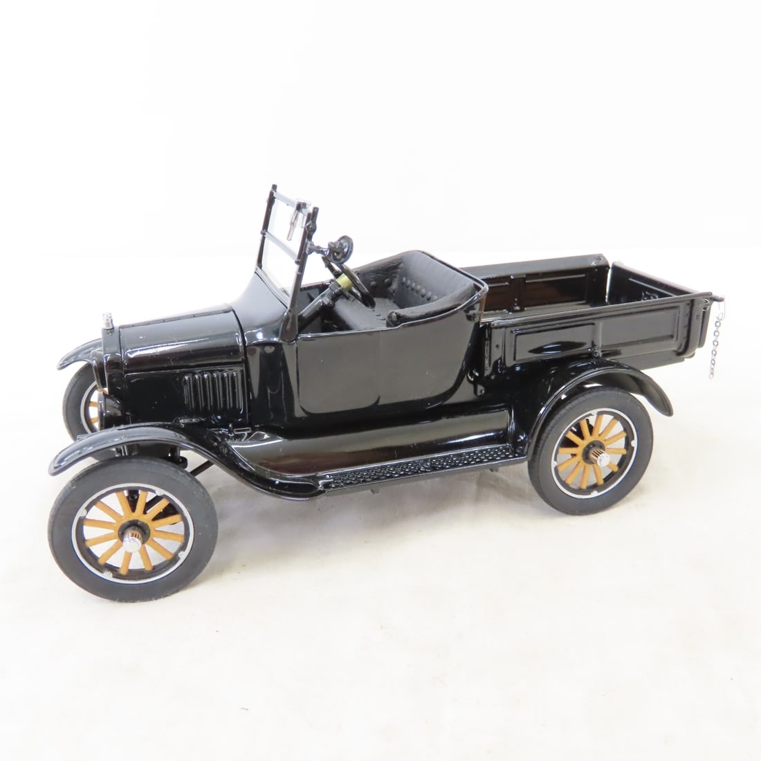 Danbury Mint 1925 Ford Model T Runabout in box - 2