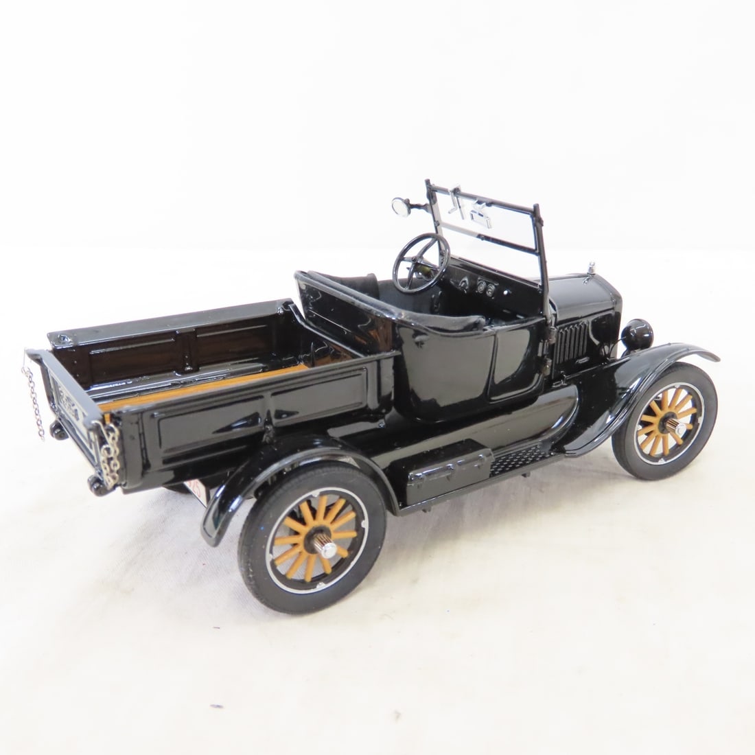 Danbury Mint 1925 Ford Model T Runabout in box - 3