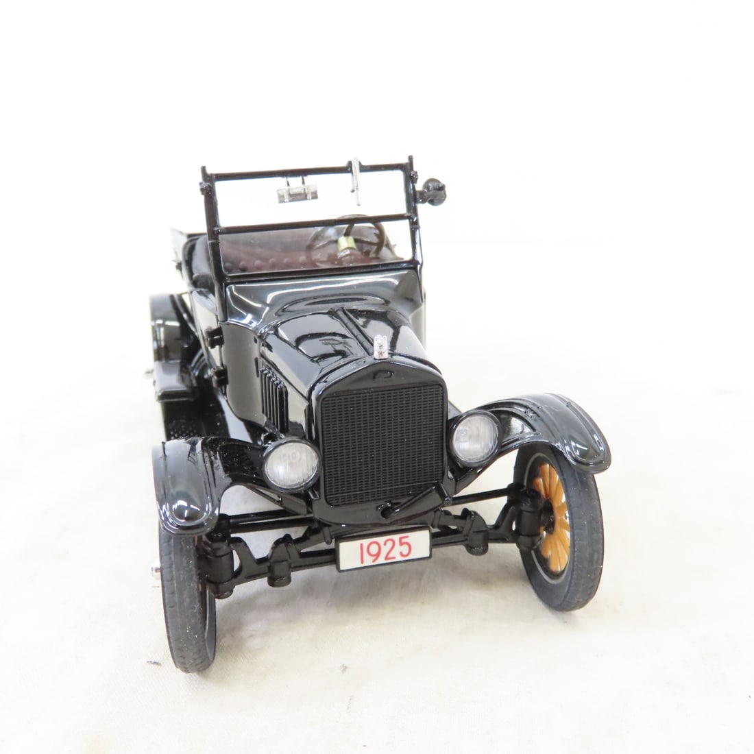 Danbury Mint 1925 Ford Model T Runabout in box - 4