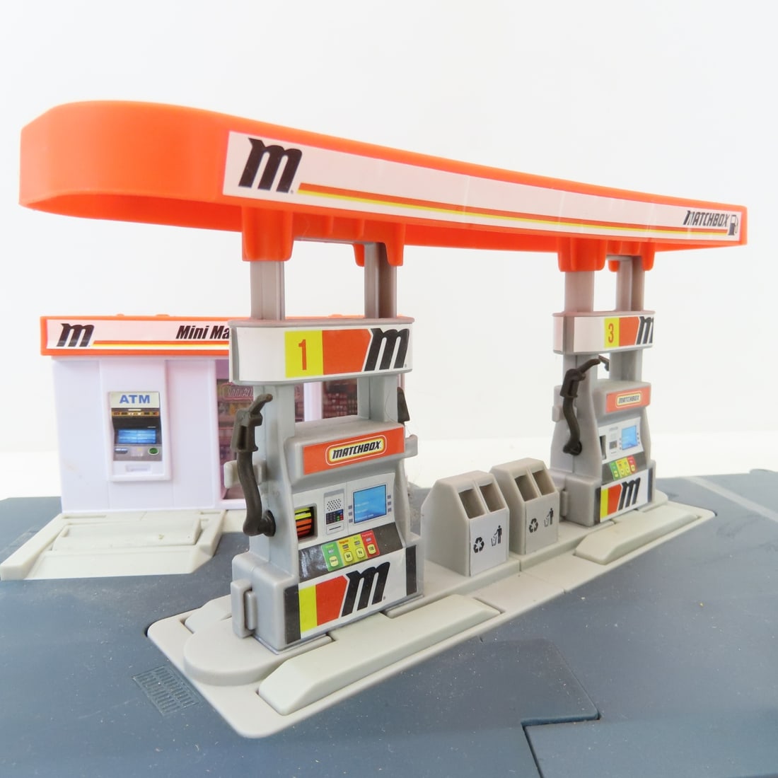 70+ Diecast cars in 2 Cases, Matchbox Gas Station - 14