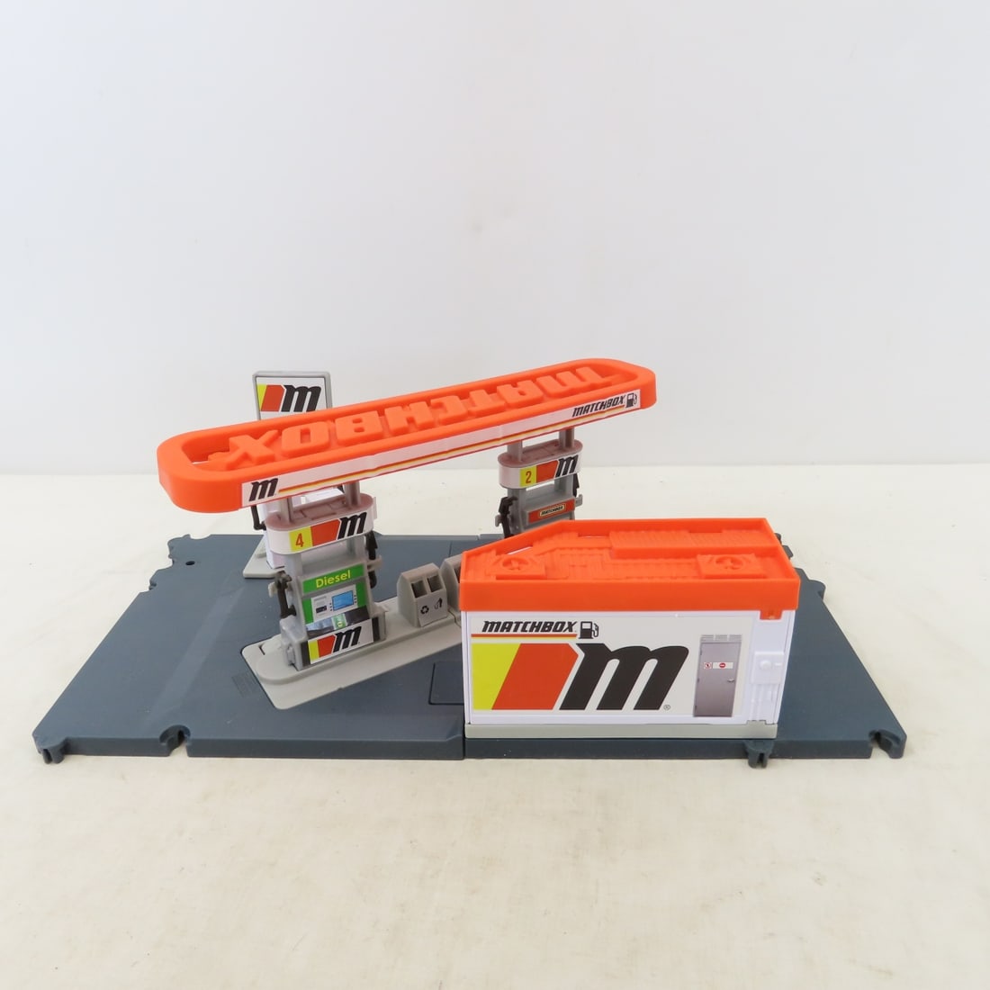 70+ Diecast cars in 2 Cases, Matchbox Gas Station - 16