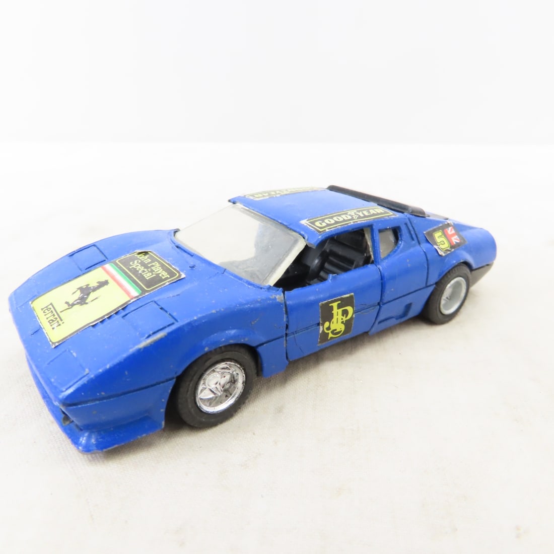 Diecast cars & trucks, mixed scale, plastic semi's - 17