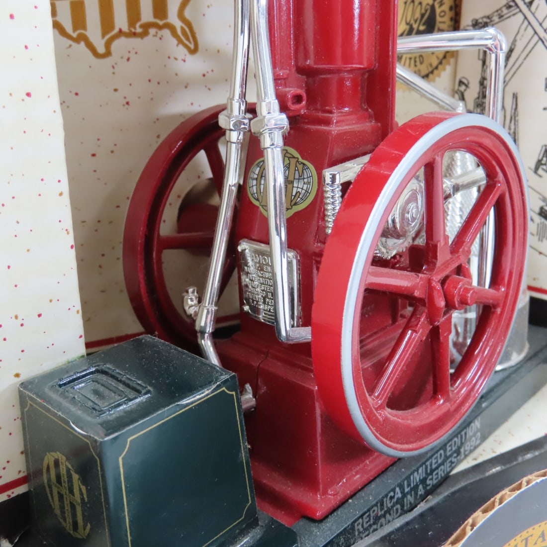 ERTL 1:8 Scale IHC Famous Engine Limited Edition - 3