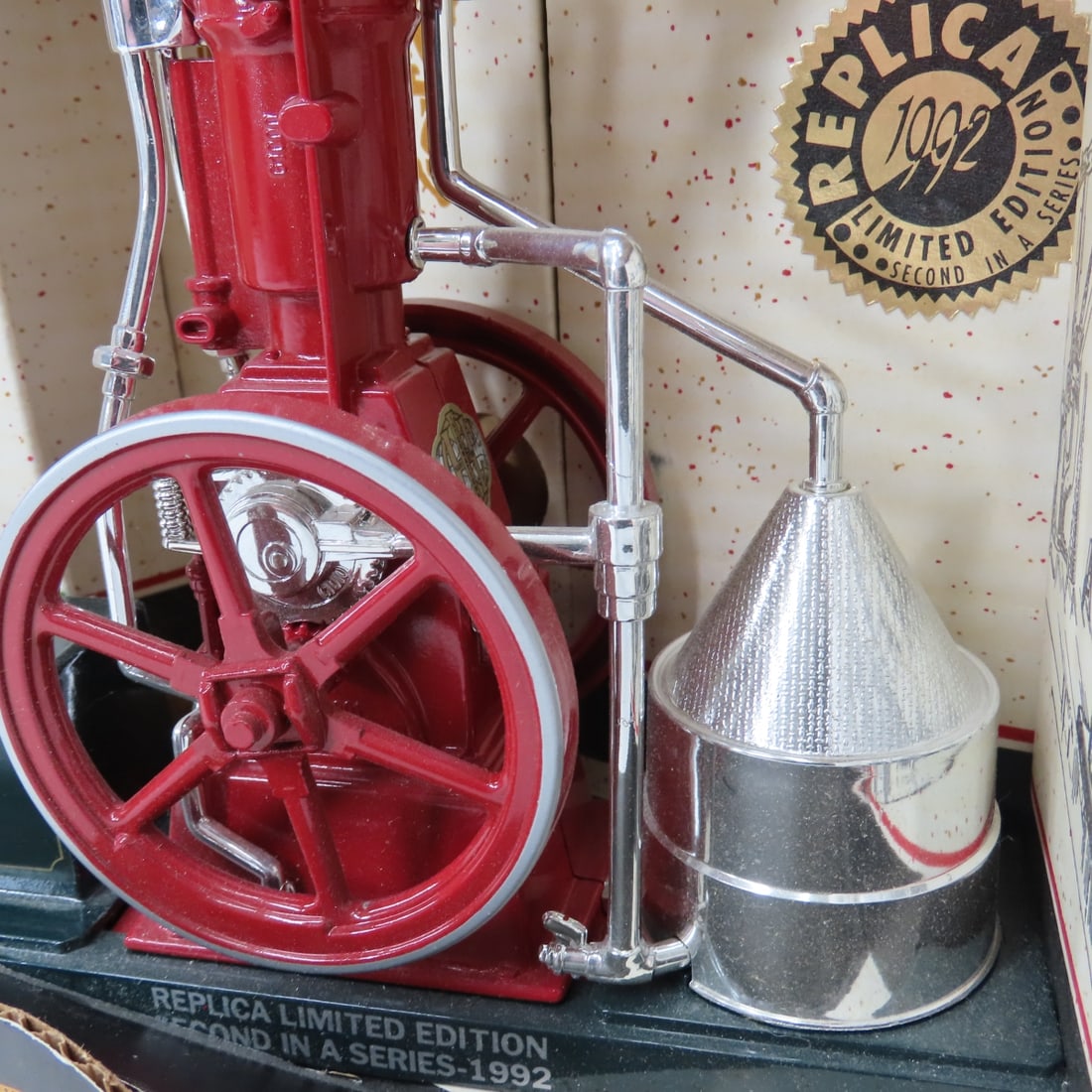 ERTL 1:8 Scale IHC Famous Engine Limited Edition - 4