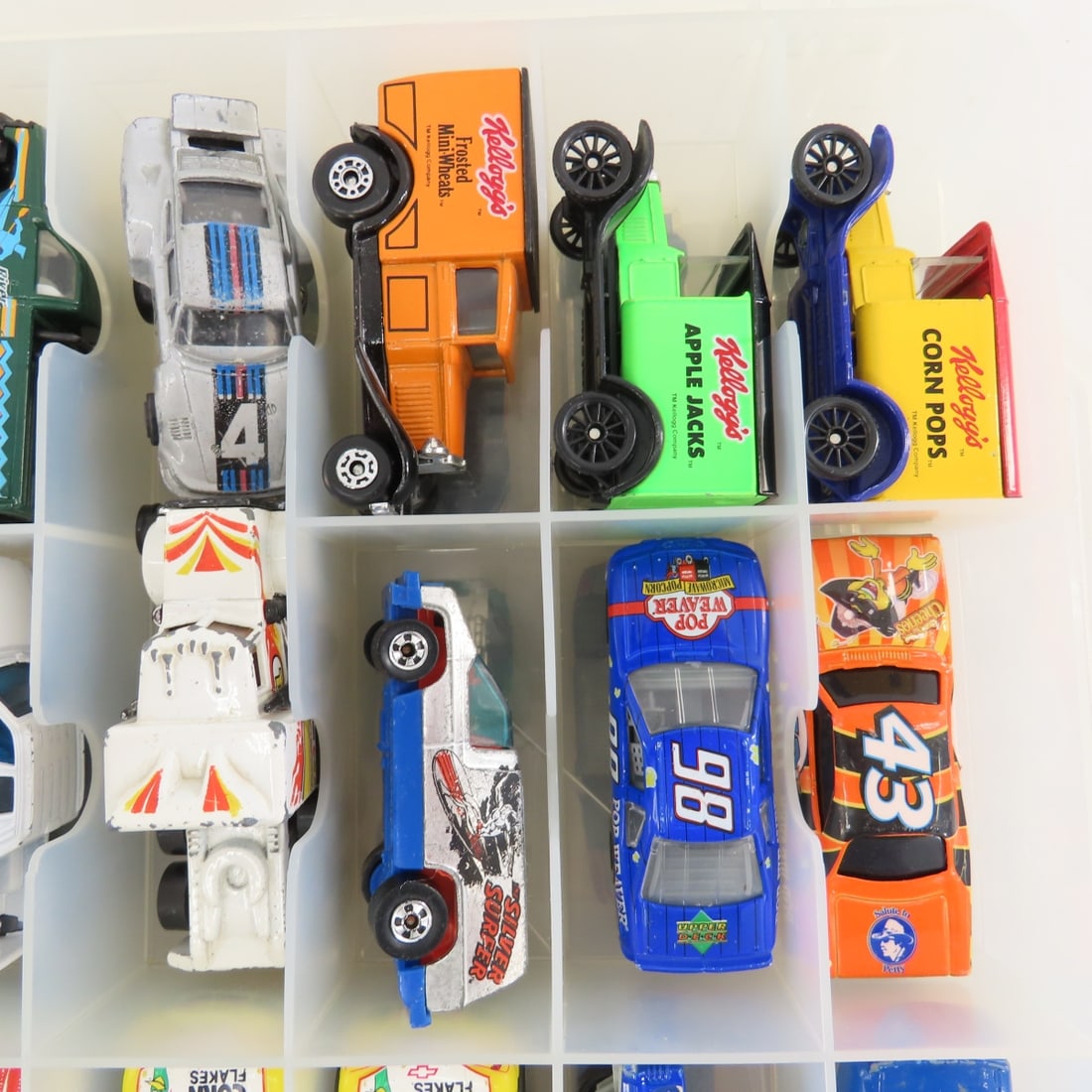 40+ Diecast Vehicles in Case, Hot Wheels & Others - 4