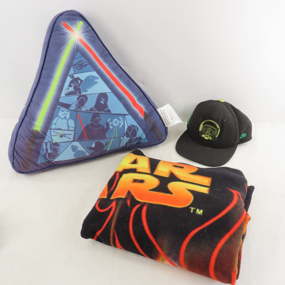 Star Wars Blanket, VHS, Books, Lightsabers & More - 4