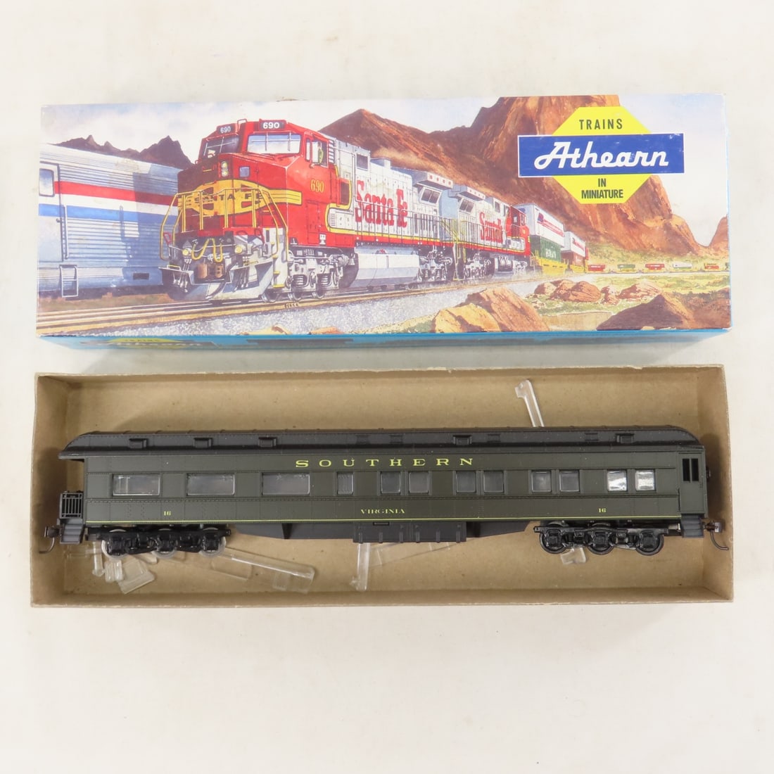 Santa Fe & Pullman HO Passenger Cars- AHM, Athearn - 7