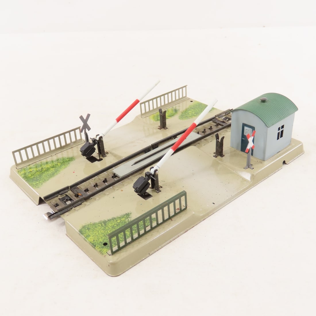Marklin HO Engine & Cars and Crossing Gate in Box - 3