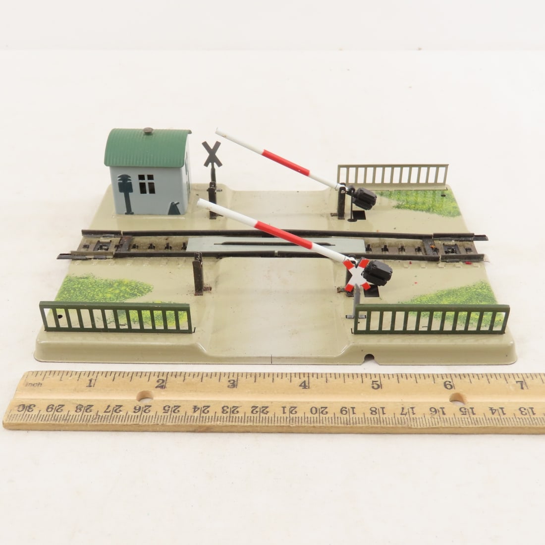 Marklin HO Engine & Cars and Crossing Gate in Box - 4