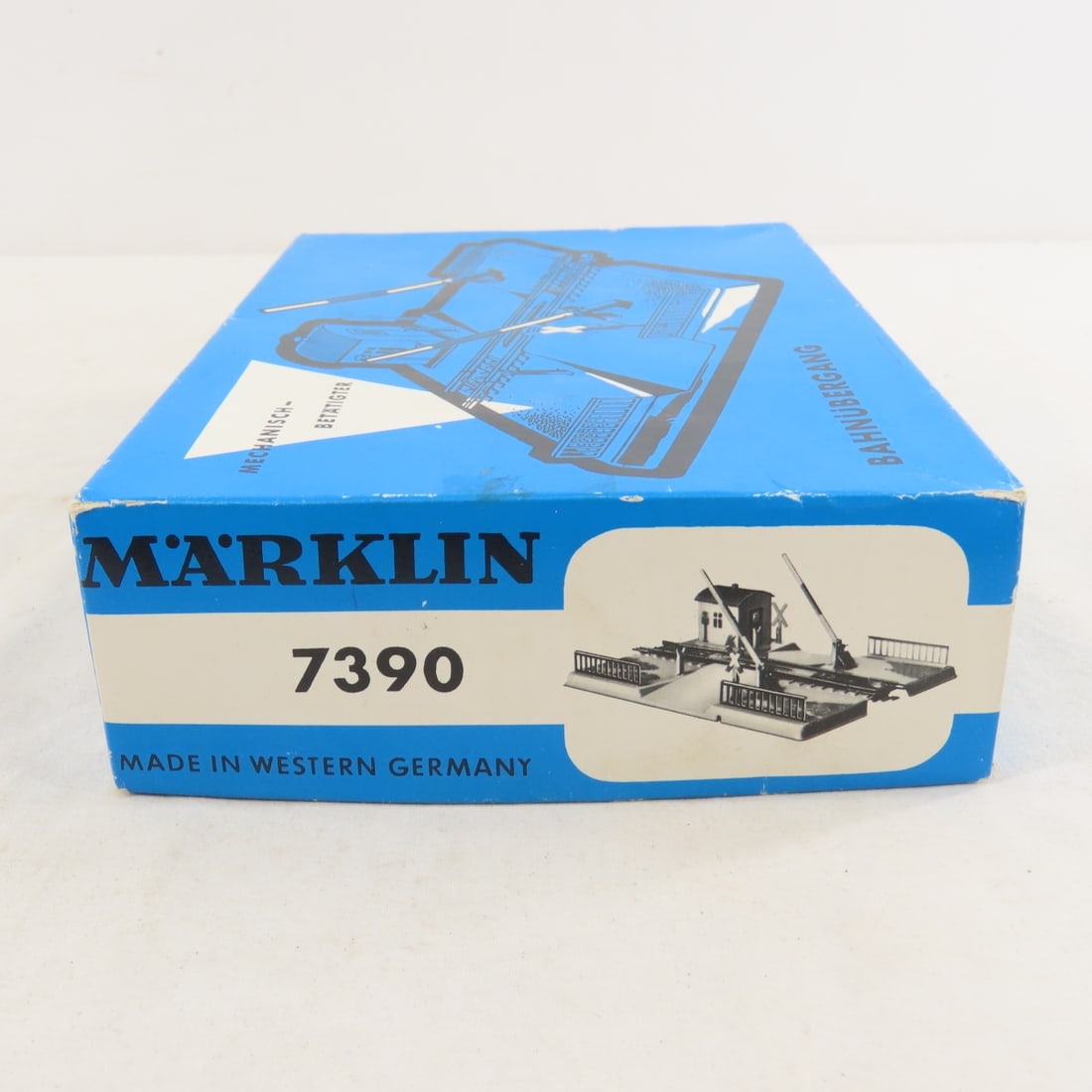 Marklin HO Engine & Cars and Crossing Gate in Box - 6