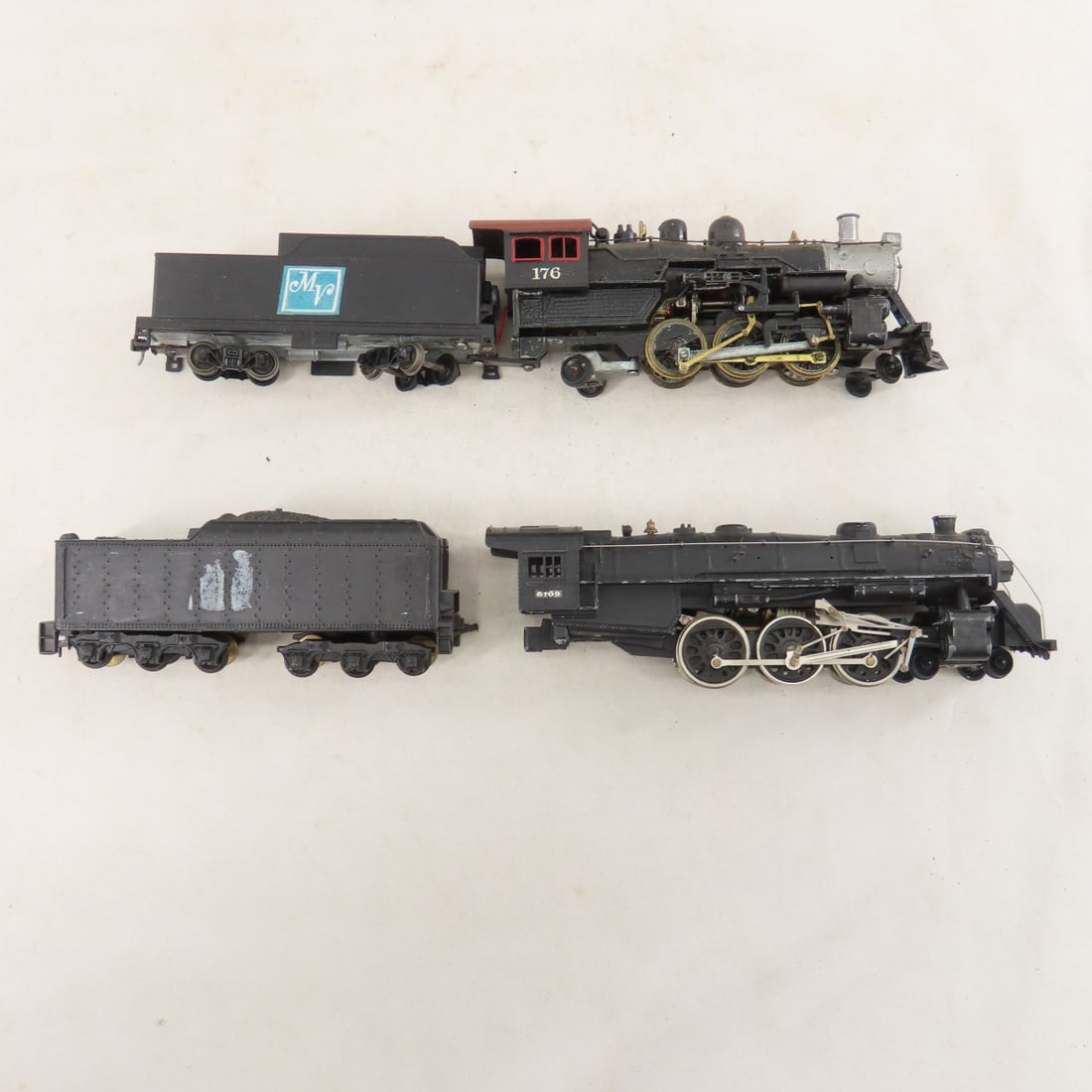 7 HO Scale Steam Engines & 5 Tenders - 7