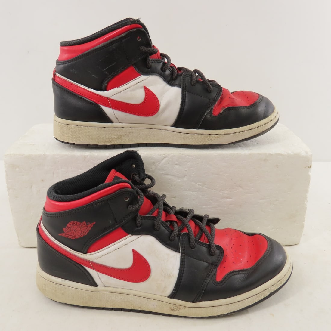2 Pair Youth Nike Air Jordan 1 Mid Shoes - 13