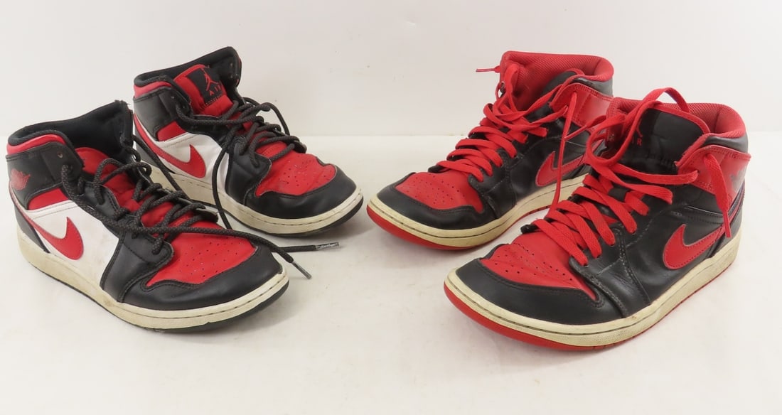 2 Pair Youth Nike Air Jordan 1 Mid Shoes: 2 Pair Youth Nike Air Jordan 1 Mid Shoes - Size 7Y, and Tag is Missing from one Pair, Size Unknown, Measures 11-5/8" from Heel to Toe(close to size 8Y or youth). LOT SIZE: 12x12x12" 4 LBS All