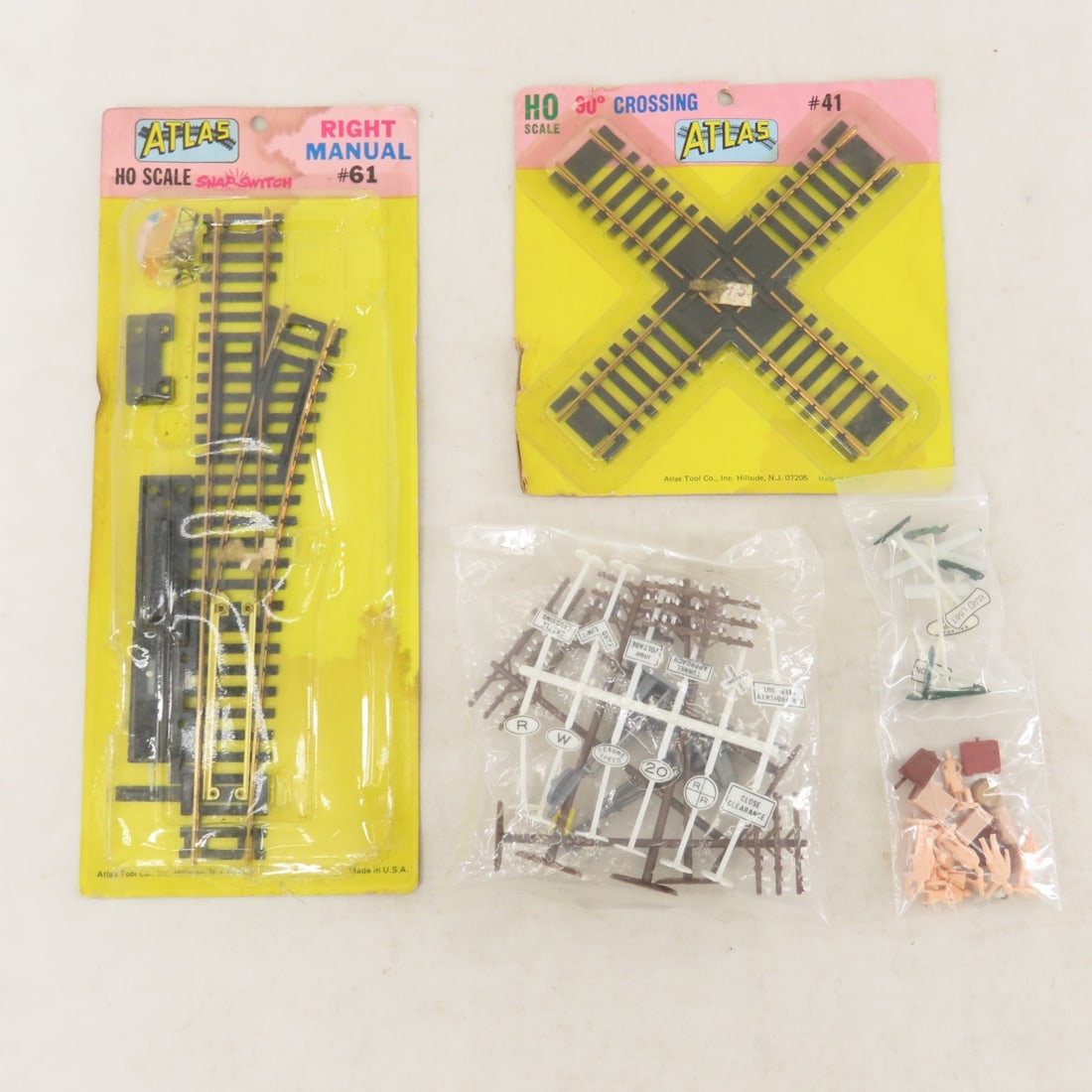 Model Power Santa FE Diesel HO Set & Accessories - 13
