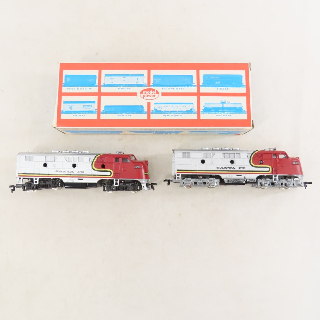 Model Power Santa FE Diesel HO Set & Accessories - 3