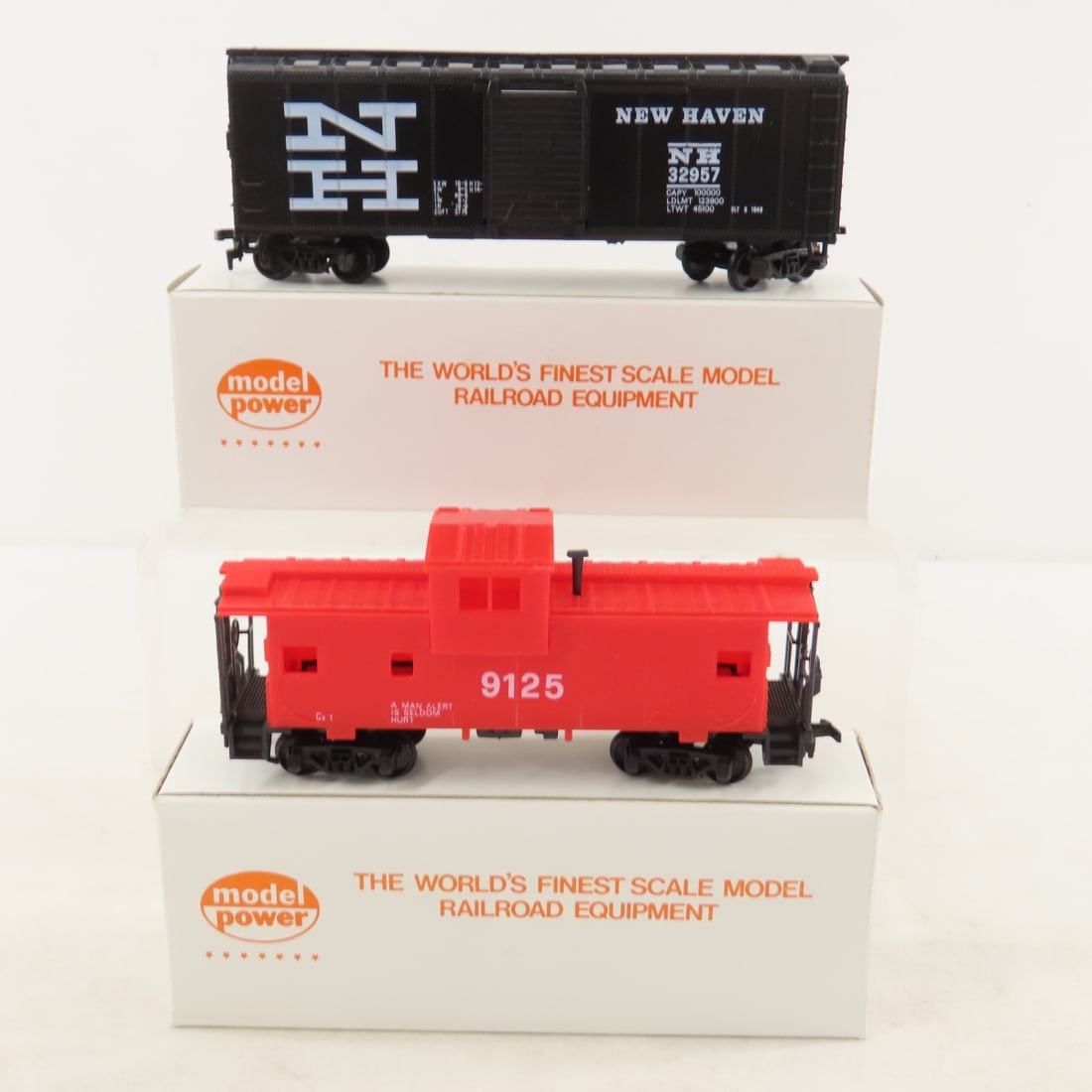 Model Power Santa FE Diesel HO Set & Accessories - 8