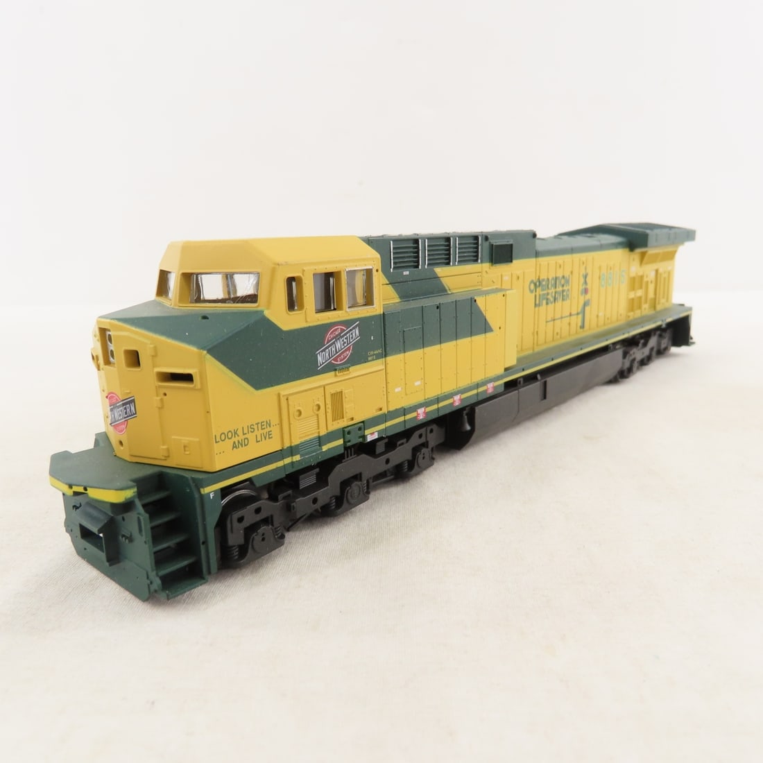 Athearn C&NW Operation Lifesaver 8815 HO Engine - 2