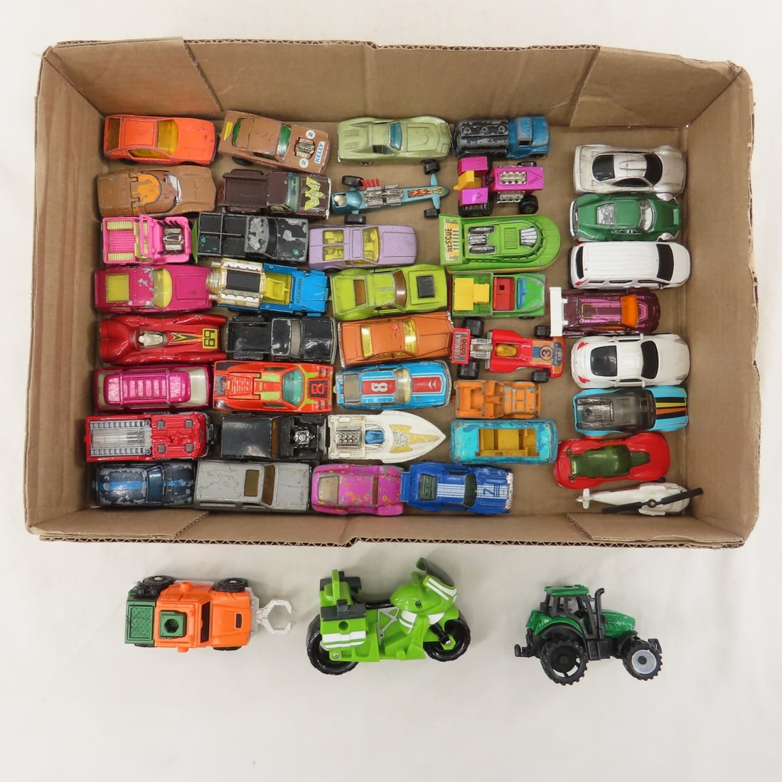 40+ Hot Wheels, Matchbox & Other Diecast Vehicles (1 of 10)