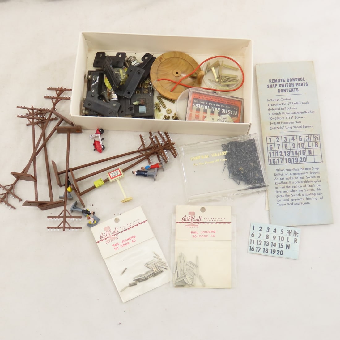 Assorted HO Scale Engines, Train Cars & Track - 13