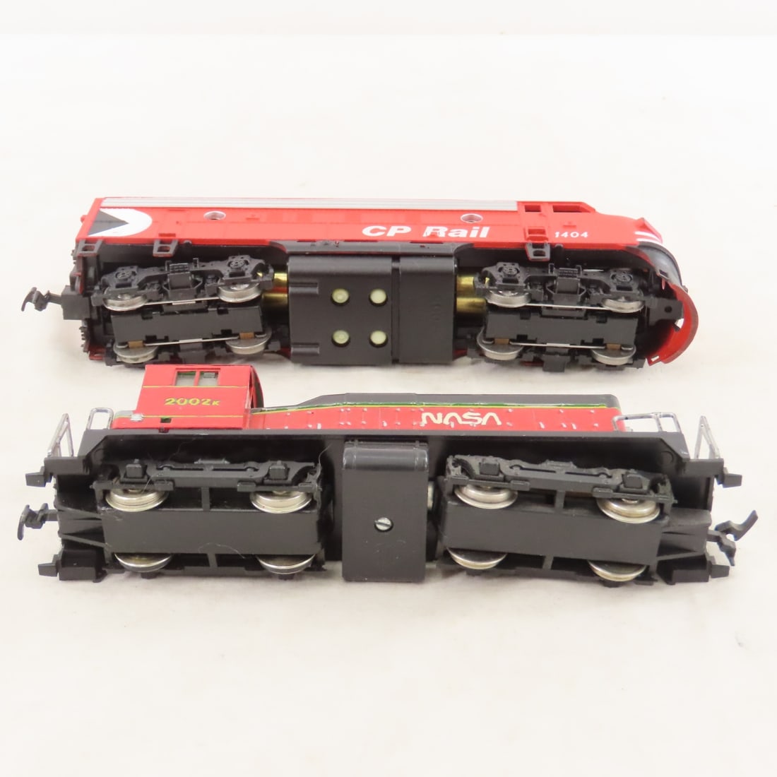 Assorted HO Scale Engines, Train Cars & Track - 14