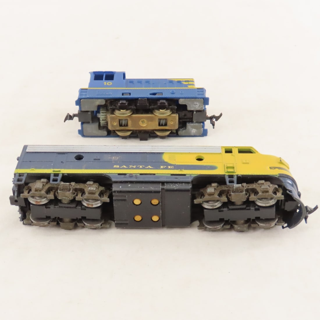 Assorted HO Scale Engines, Train Cars & Track - 15
