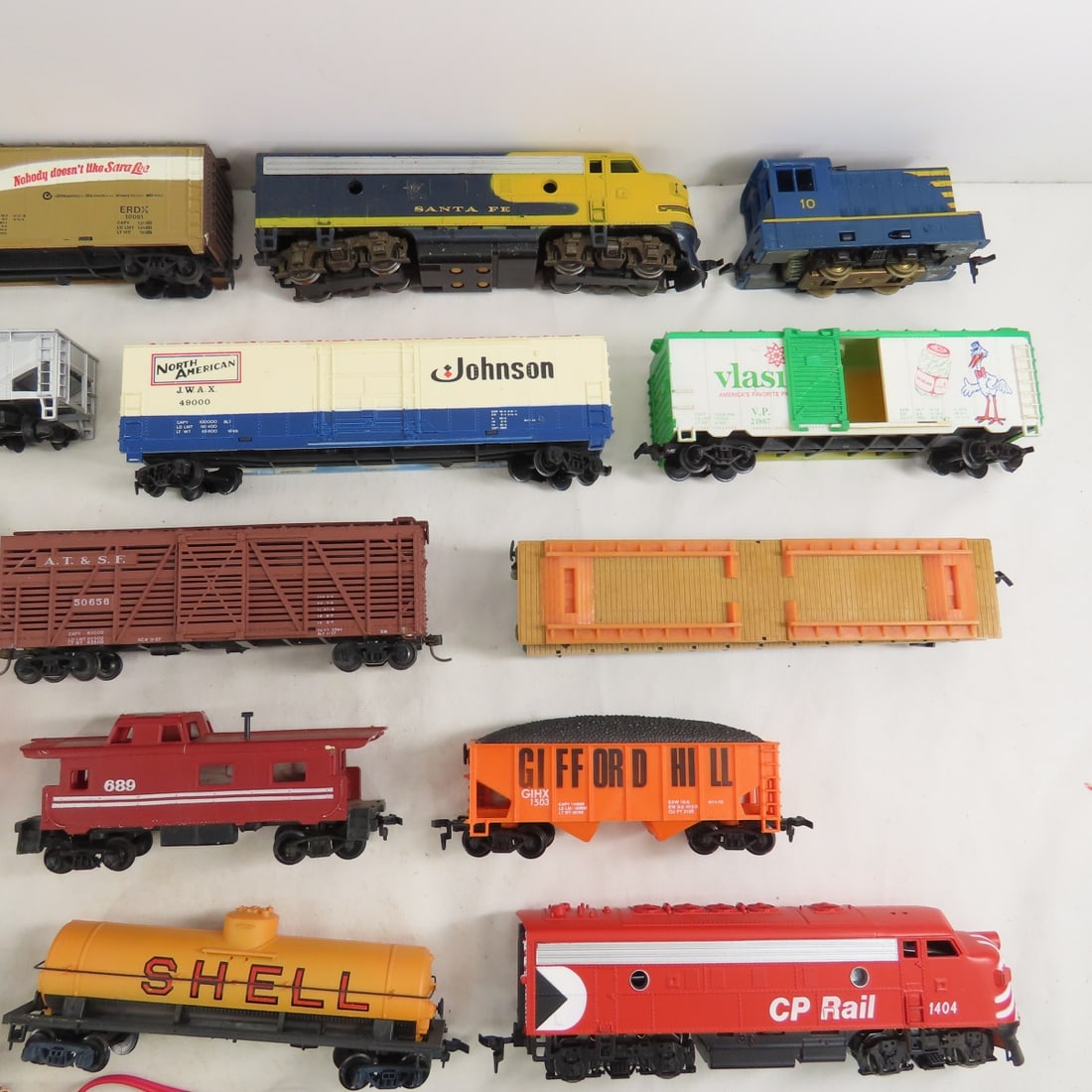 Assorted HO Scale Engines, Train Cars & Track - 6