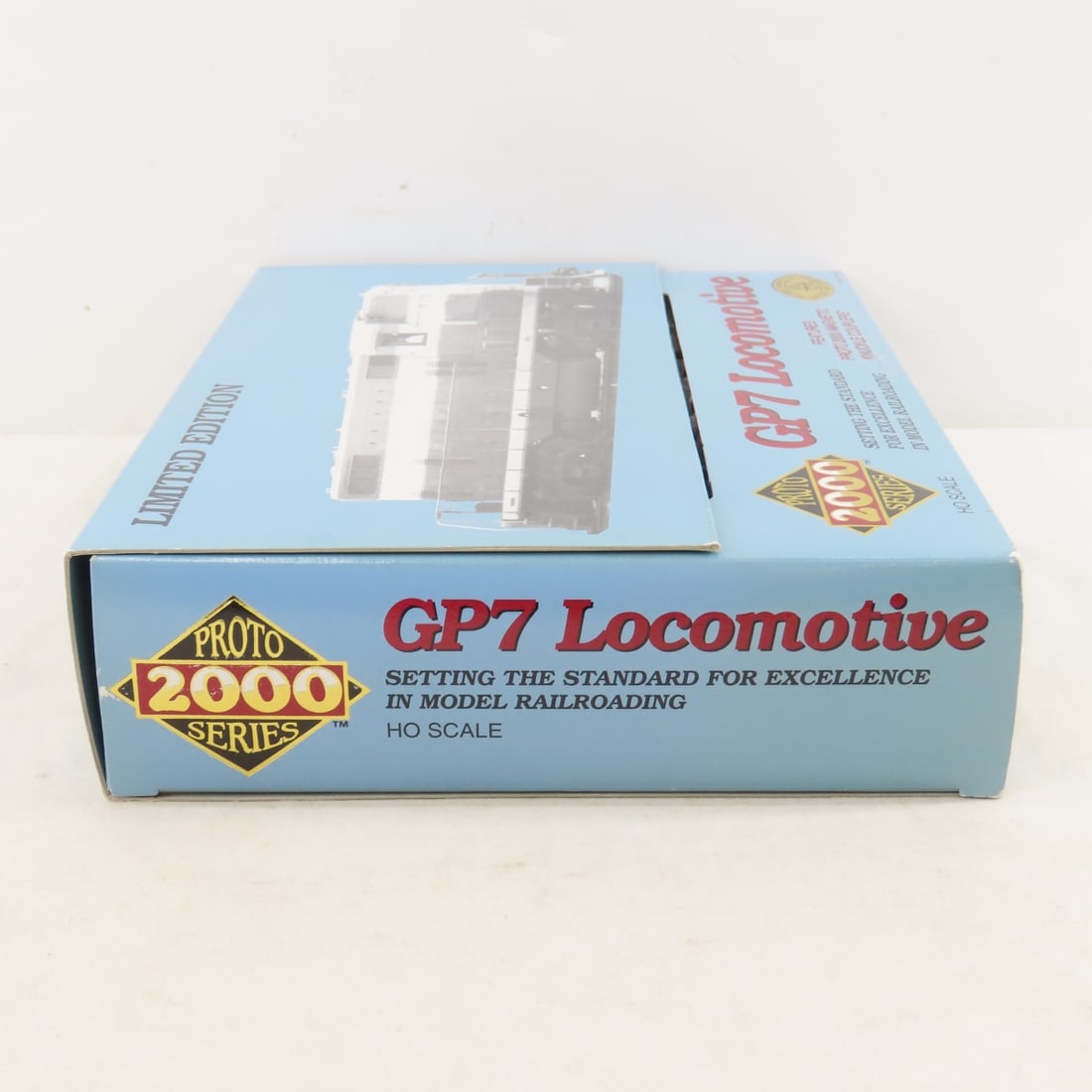 Proto Series 2000 ATSF GP7 Loco & Bachmann Set - 4