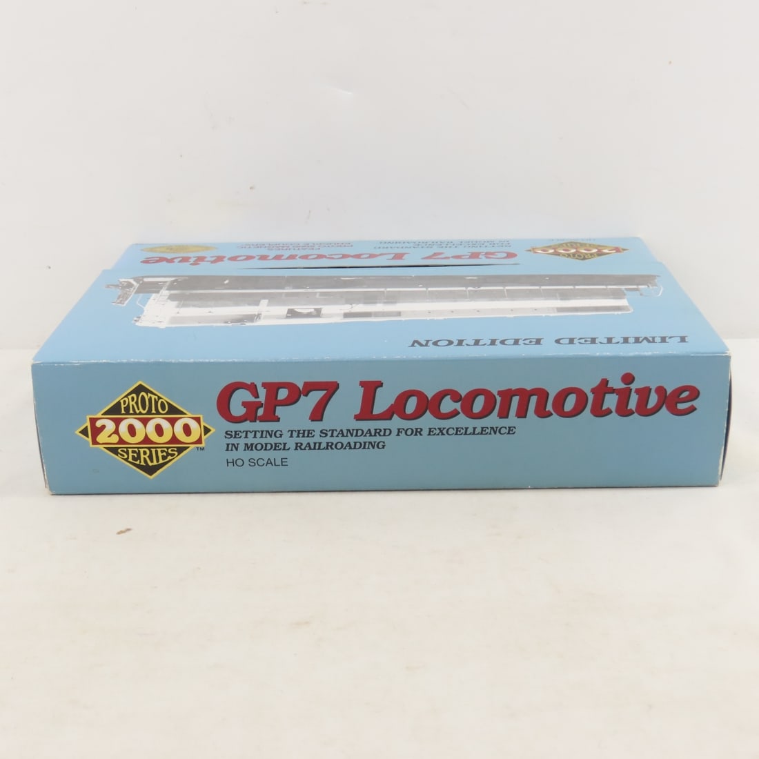 Proto Series 2000 ATSF GP7 Loco & Bachmann Set - 5