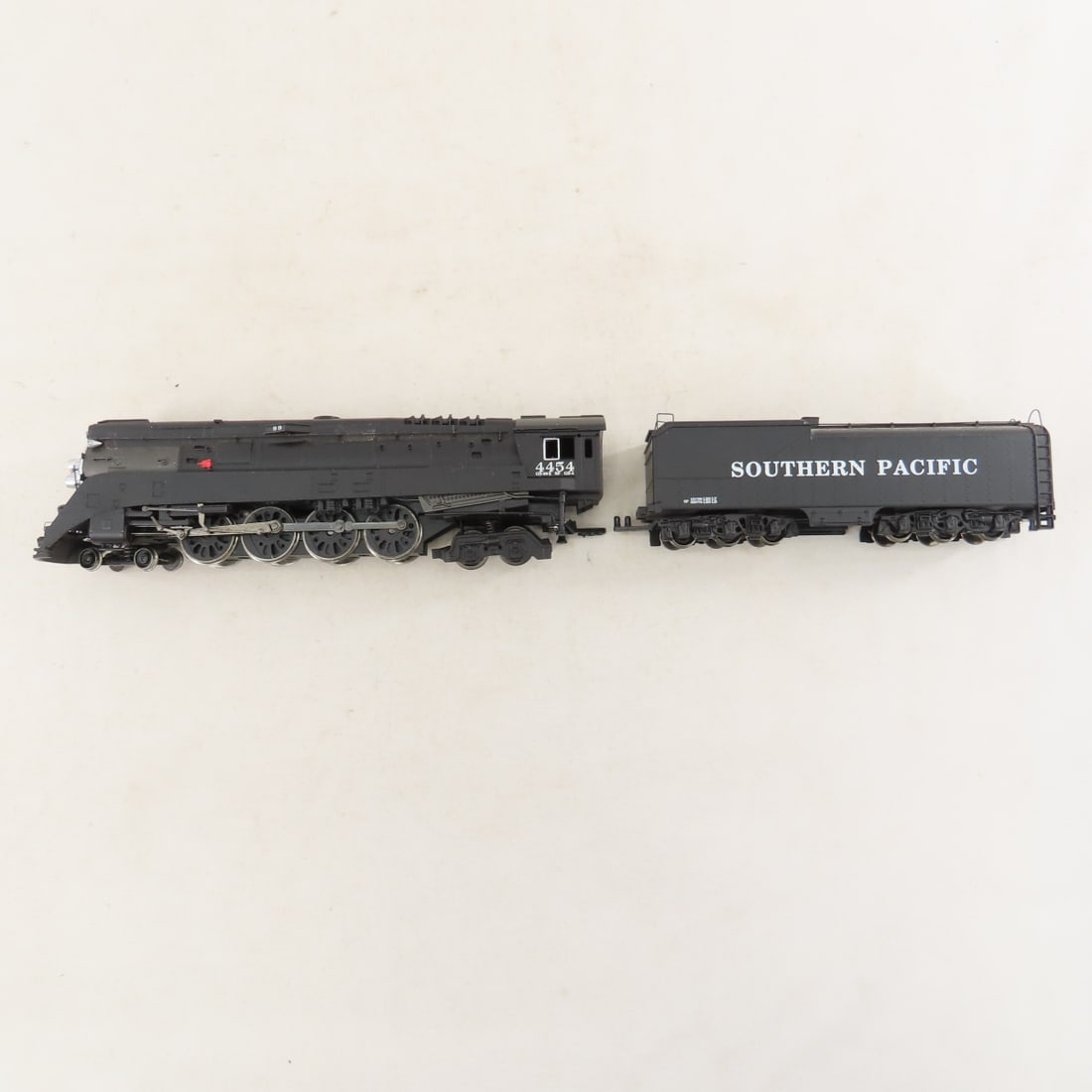 Bachmann SP Engine & Tender with 6 AHM Cars - 3