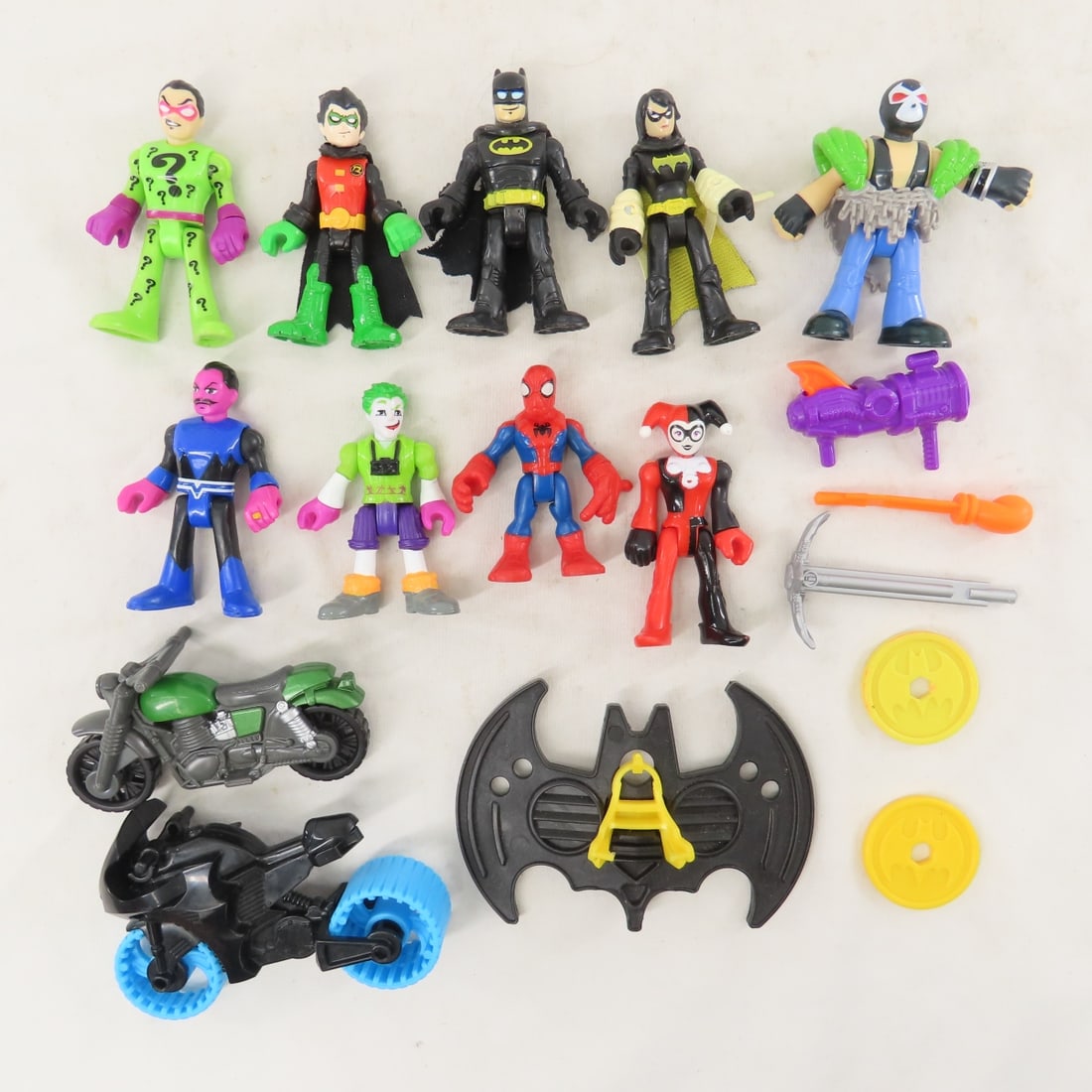 DC Friends Batcave & Batman Lives Accessories - 6