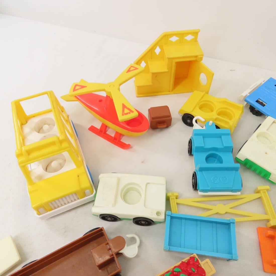 Vintage Fisher Price Little People & Accessories - 3