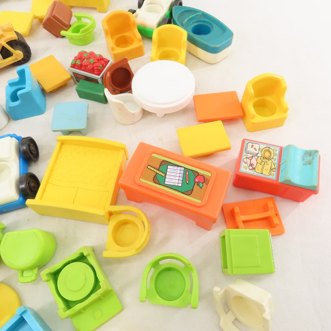Vintage Fisher Price Little People & Accessories - 6