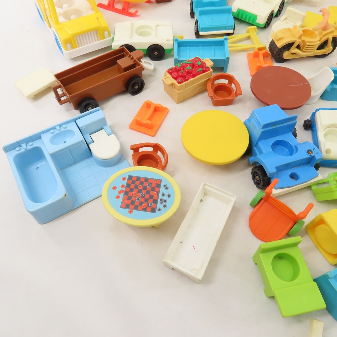 Vintage Fisher Price Little People & Accessories - 8