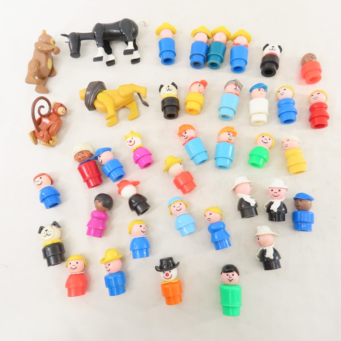 Vintage Fisher Price Little People & Accessories - 9