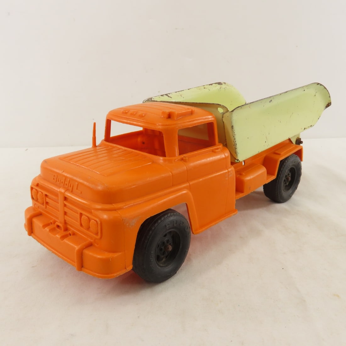 Texaco Tanker truck & other plastic & metal trucks - 9