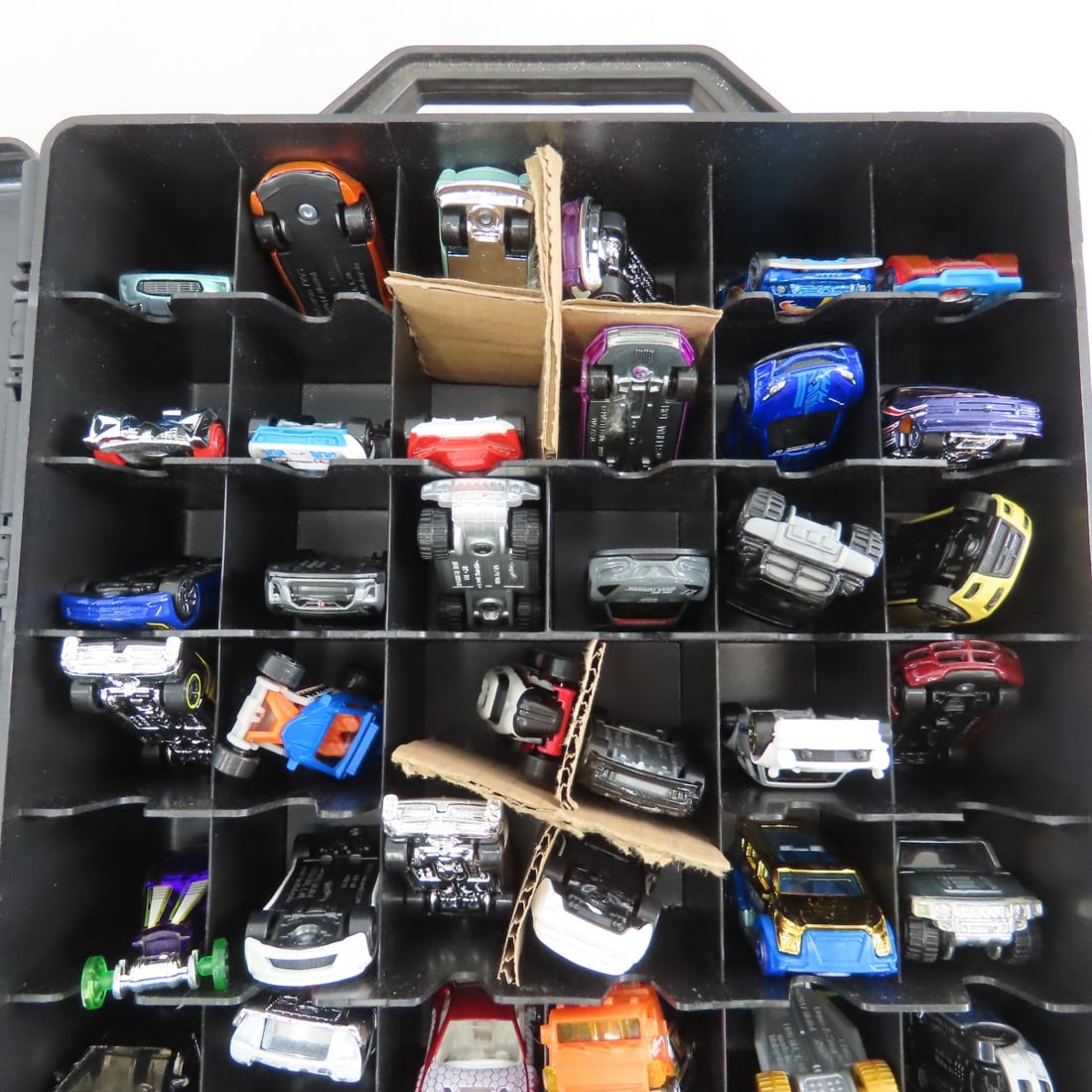 4 Hot Wheels Suitcase cases with 48 cars in each - 4