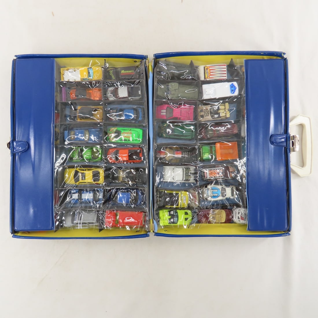 120 Hot Wheels & Matchbox cars in 3 cases - 2