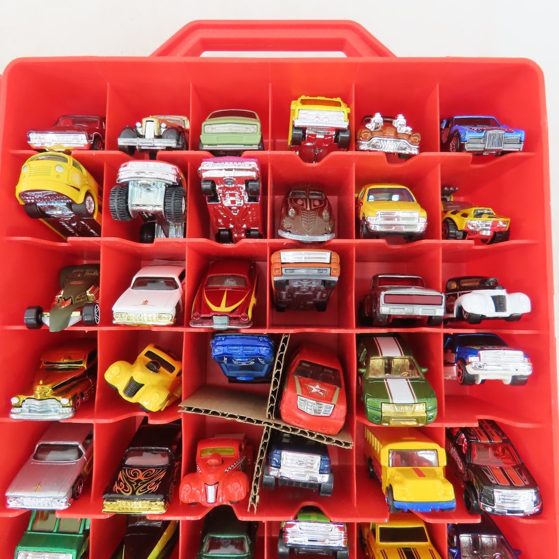 4 Hot Wheels Suitcase cases with 48 cars in each - 4