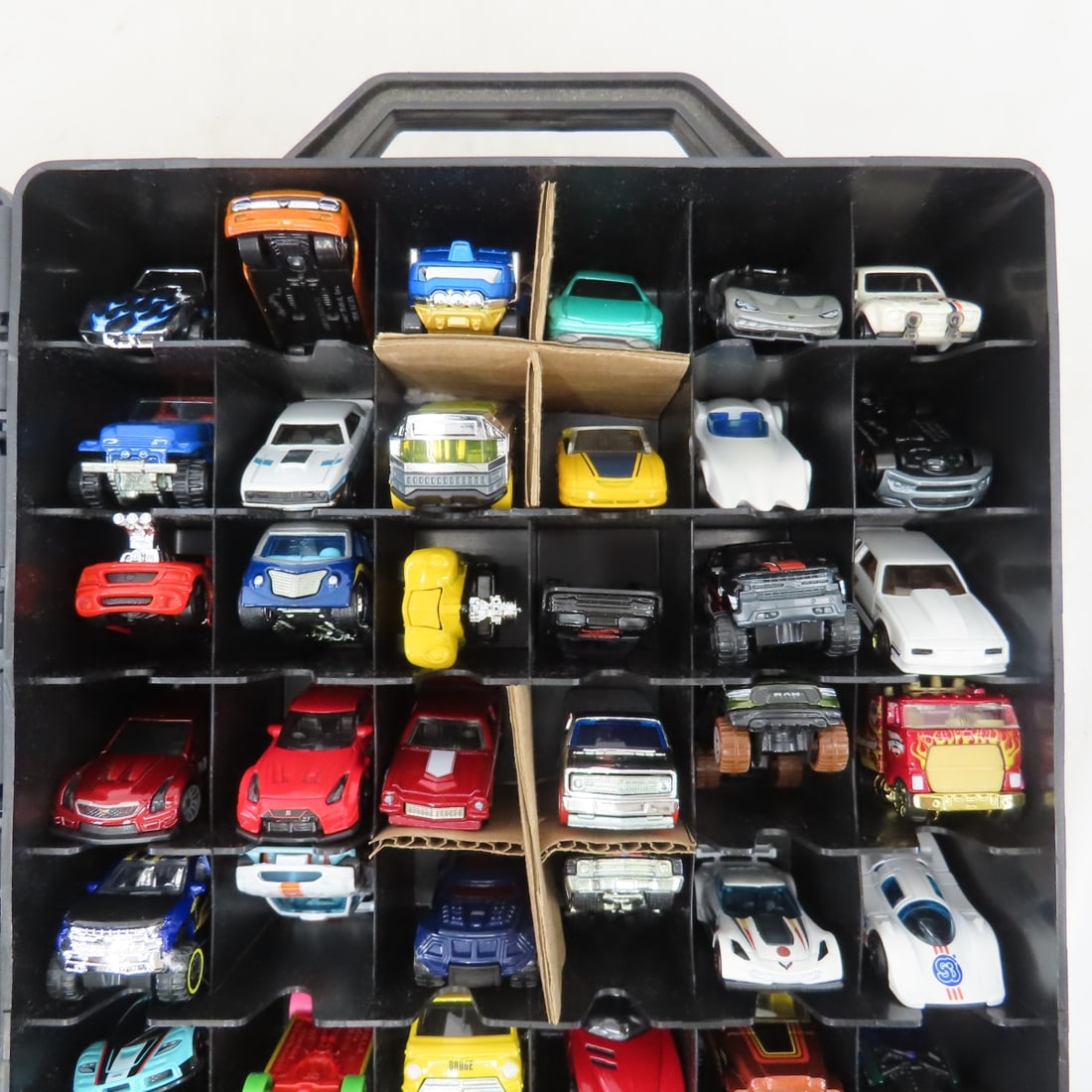 4 Hot Wheels Suitcase cases with 48 cars in each - 4