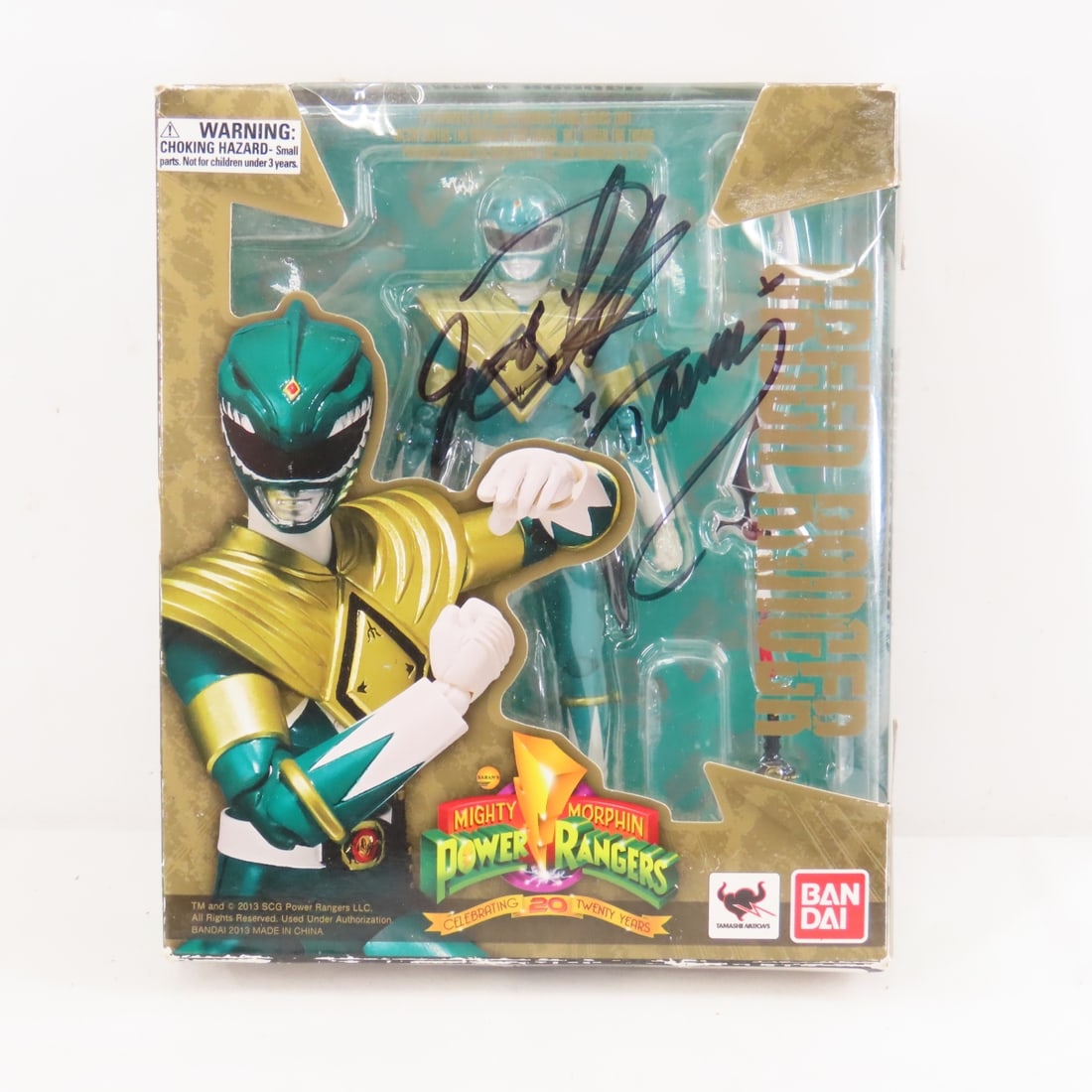 Bandai Green Power Ranger Signed Box, Jason Frank: Bandai Green Power Ranger Signed Box, Jason Frank - Bandai Green Power Ranger figure in Signed Box. Jason Frank "Tommy". LOT SIZE: 7x6x2" 1 LB All information and photos, which are part of the descrip