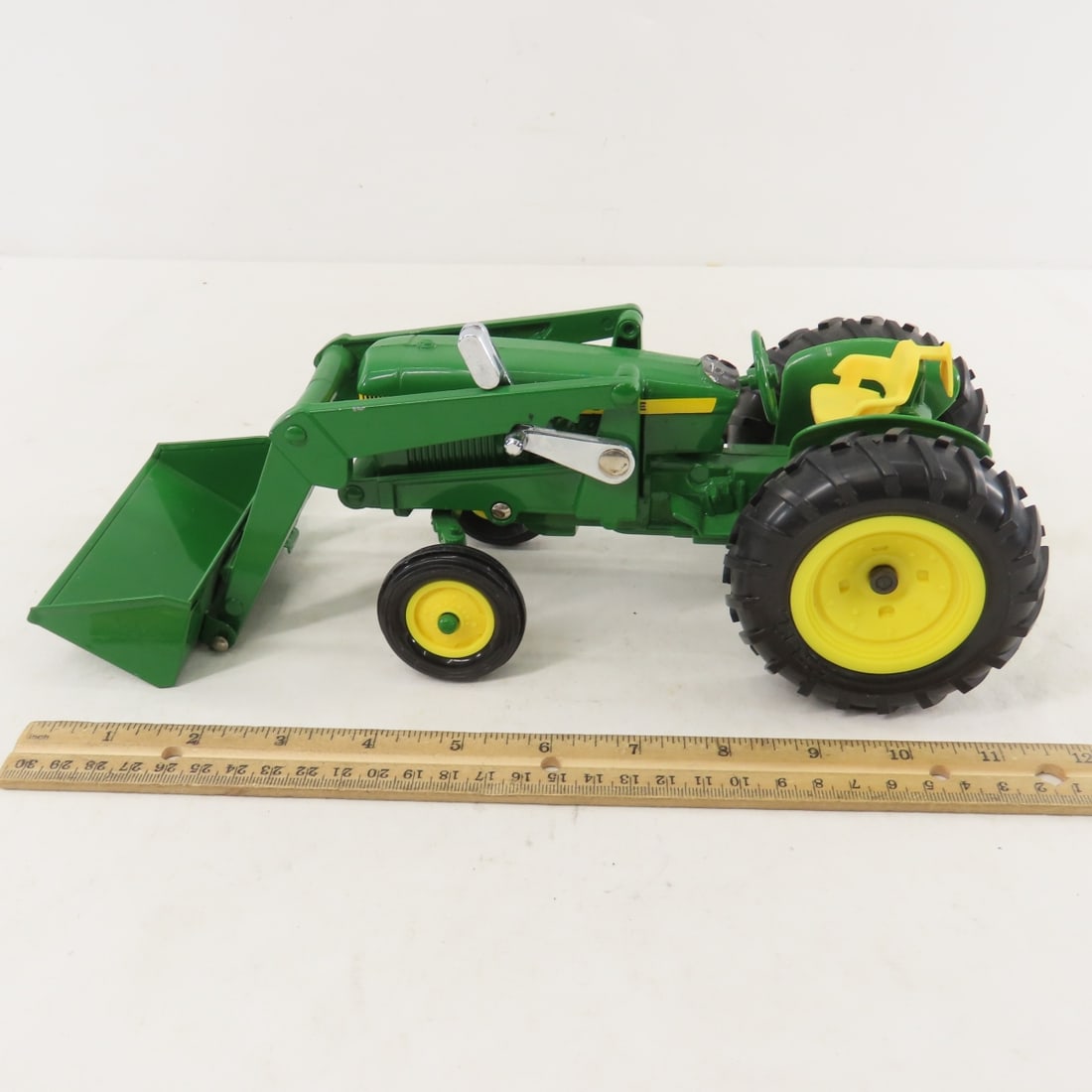 2 John Deere 1:16 Scale ERTL Tractors Spec Edition - 10
