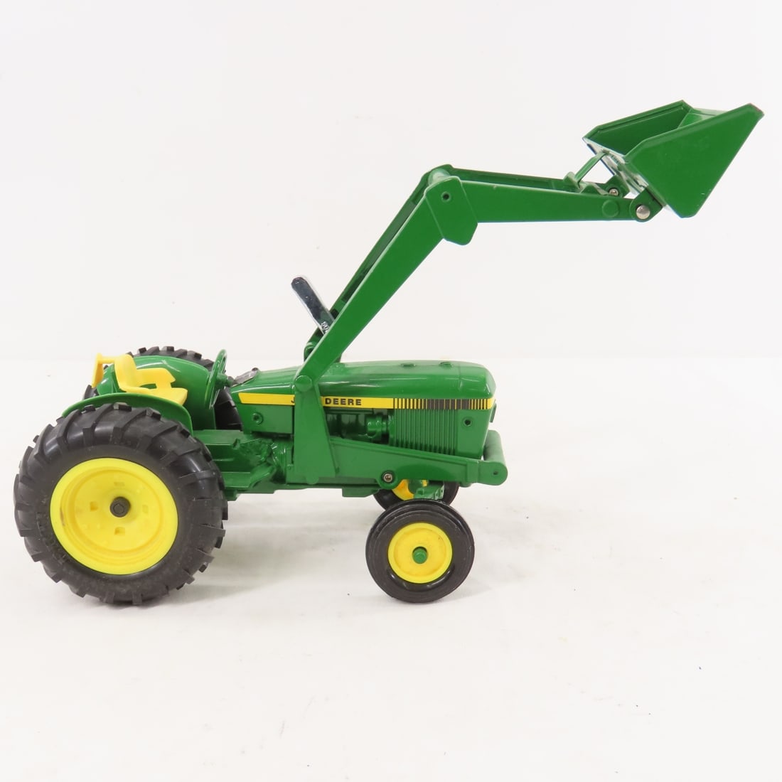2 John Deere 1:16 Scale ERTL Tractors Spec Edition - 12