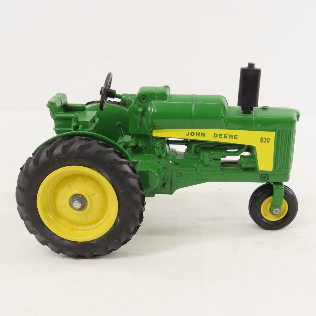 2 John Deere 1:16 Scale ERTL Tractors Spec Edition - 4