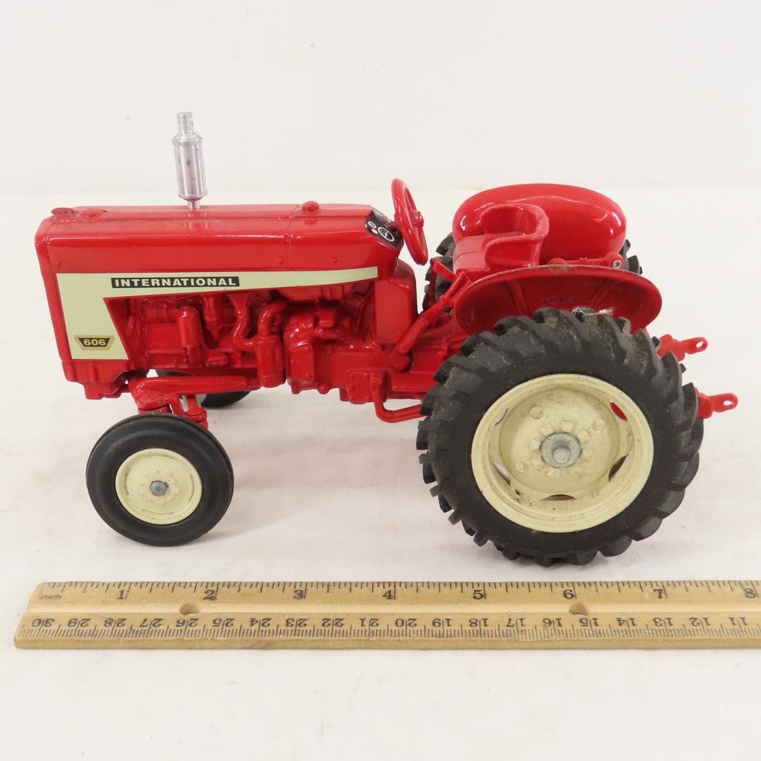 ERTL MF 4270 & JLE International 606 Tractor - 2
