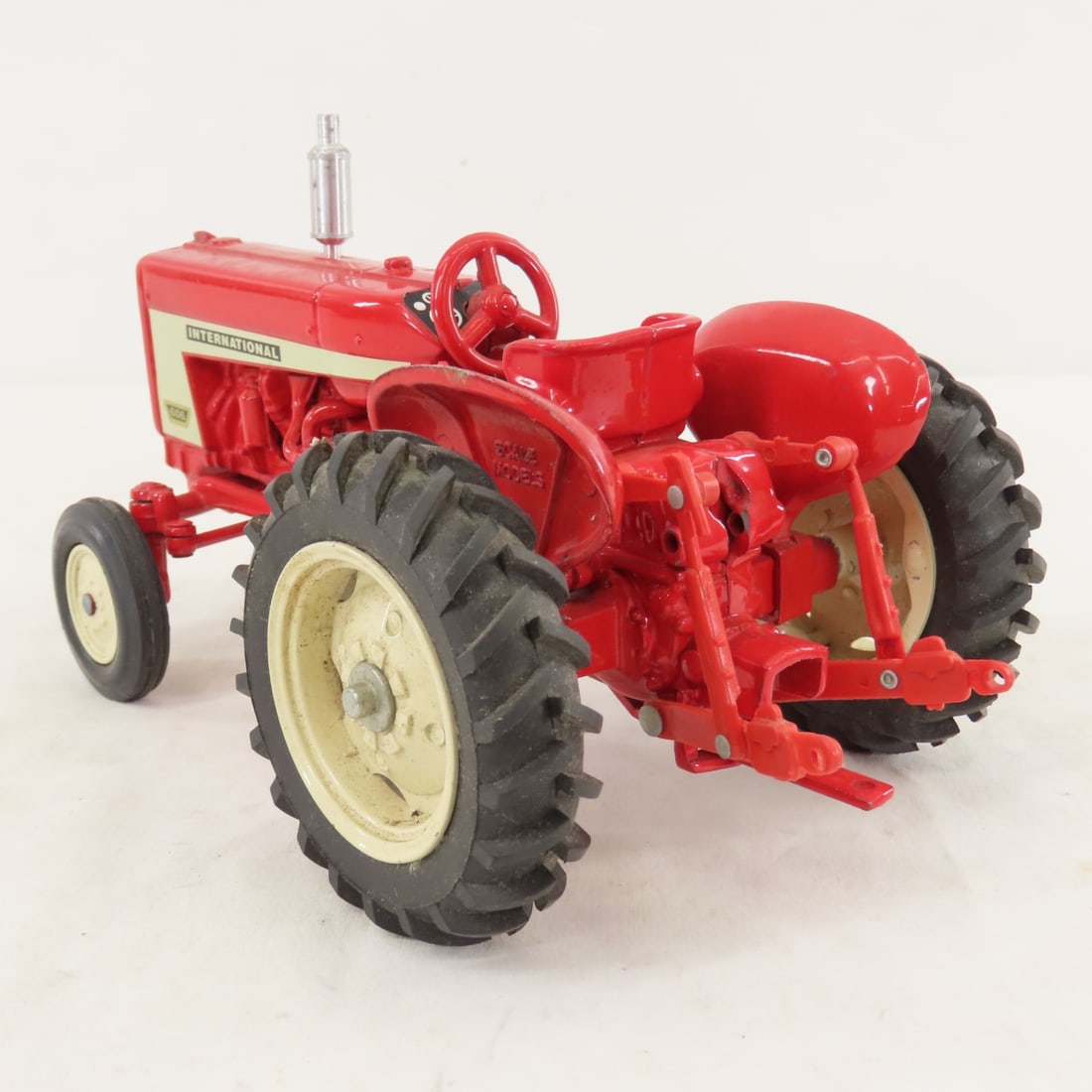 ERTL MF 4270 & JLE International 606 Tractor - 3