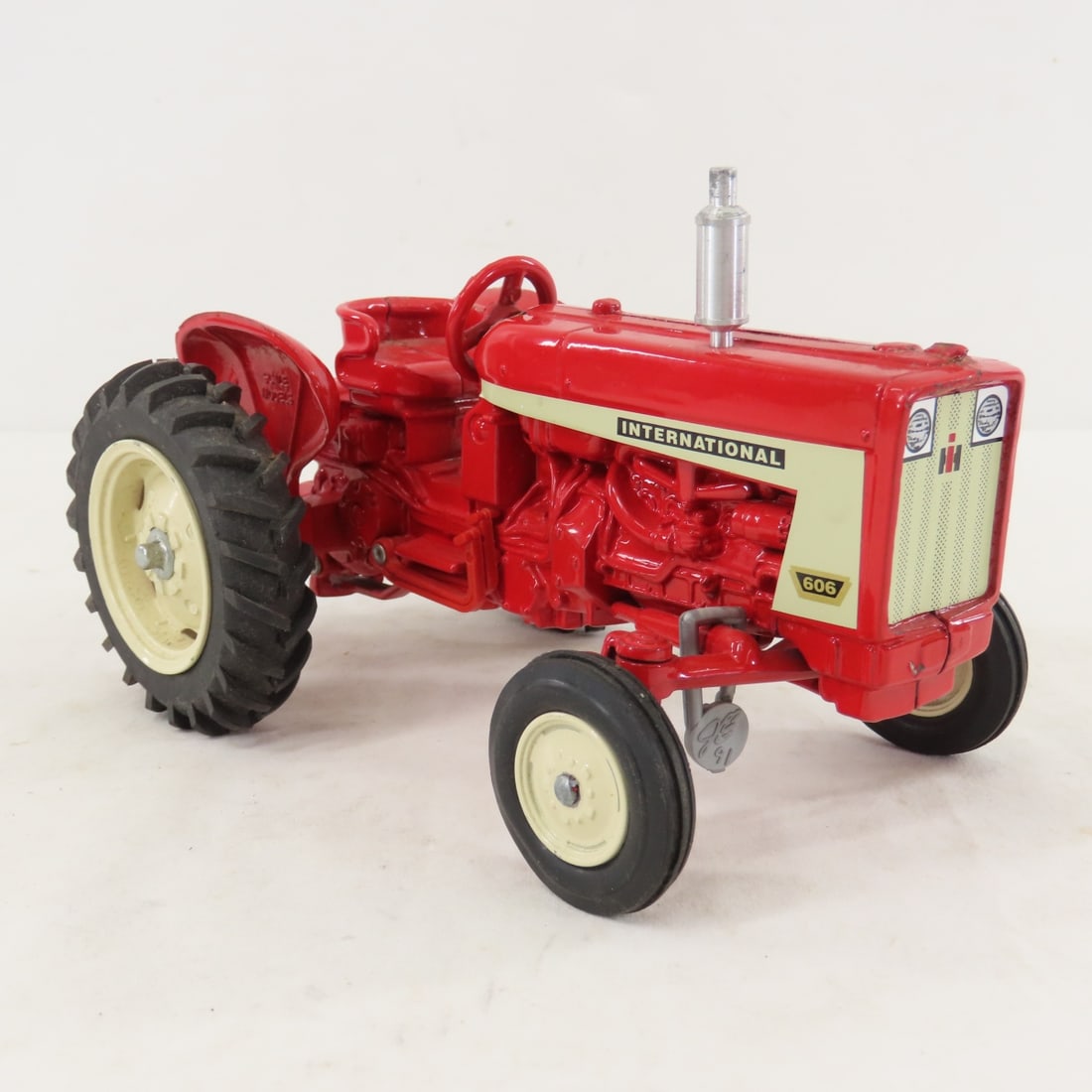 ERTL MF 4270 & JLE International 606 Tractor - 7